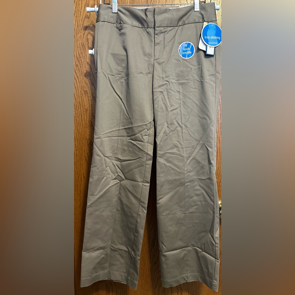 Dockers size 6 pants NEW
